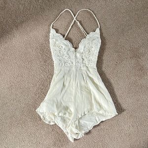 Lulu’s white/off white x-small open back romper